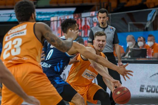 展蒙上了一 展蒙上了一