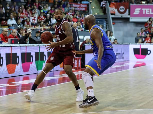 胜负仍有悬 胜负仍有悬