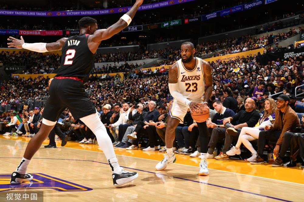 锁定在4比 锁定在4比